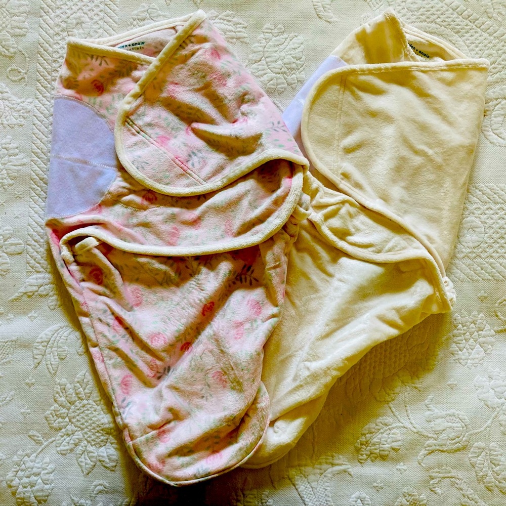 2 Pak of Velboa Swaddles with Velcro & Zippers